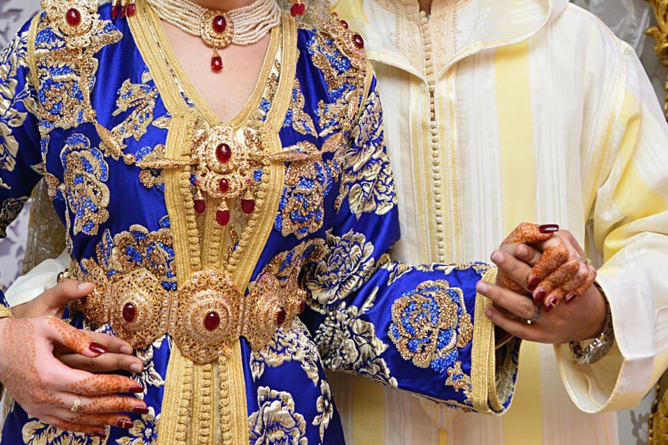 moroccan wedding in morocco with tradition and traditional clothes (1)