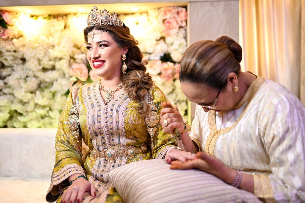 moroccan wedding in morocco with tradition and traditional clothes (3)