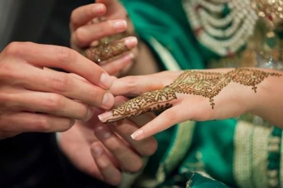 moroccan wedding in morocco with tradition and traditional clothes (3)